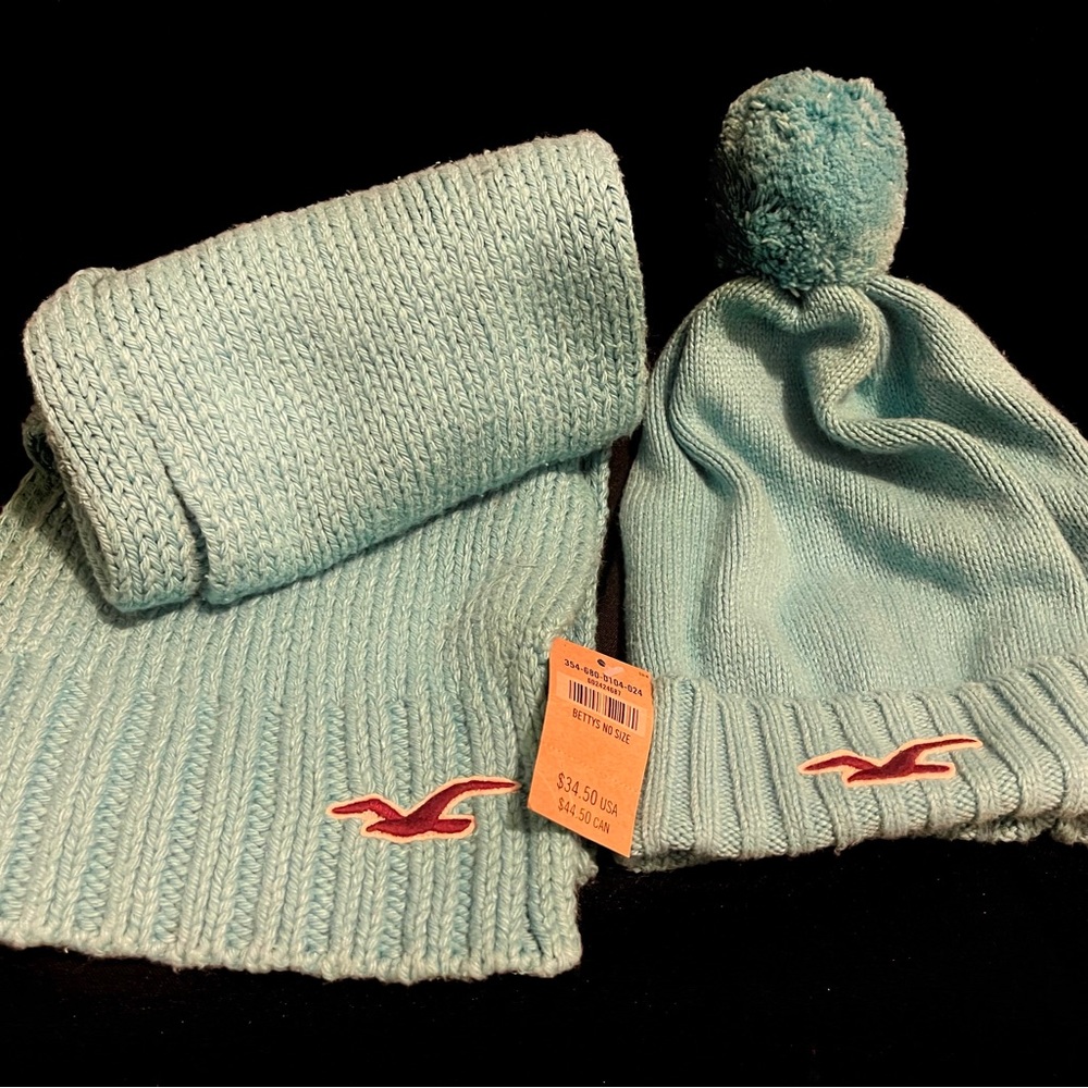 Women’s Hollister Scarf & Beanie Set (Turquoise Blue)